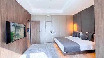In-room safe, iron/ironing board, free WiFi