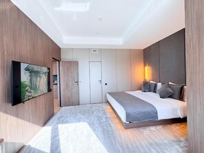 Premium Suite, Mountain View | Peti besi dalam bilik, seterika/papan seterika, Wi-fi percuma 