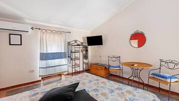 1 habitación, wifi y ropa de cama