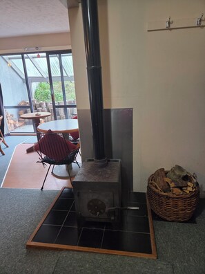 Interior - Bellbird Hideaway - Fireside Studio in Hanmer Village (Hanmer Springs)