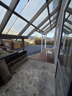 Terrace/patio - Bellbird Hideaway - Fireside Studio in Hanmer Village (Hanmer Springs)