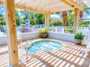 Bain à remous extérieur