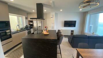 Coffee/tea maker, fridge, microwave, oven