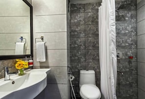 House | Bathroom - Classic With Twin Bed Clubhouse Vytilla Kochi (Kanayannur)