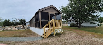 Cozy lodge minutes from Acadia National Park's Schoodic Loop!