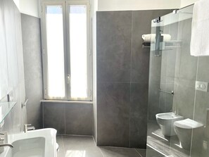 Bathroom - Vrbo Property (Roma)