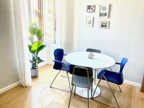 Dining - Vrbo Property (Roma)