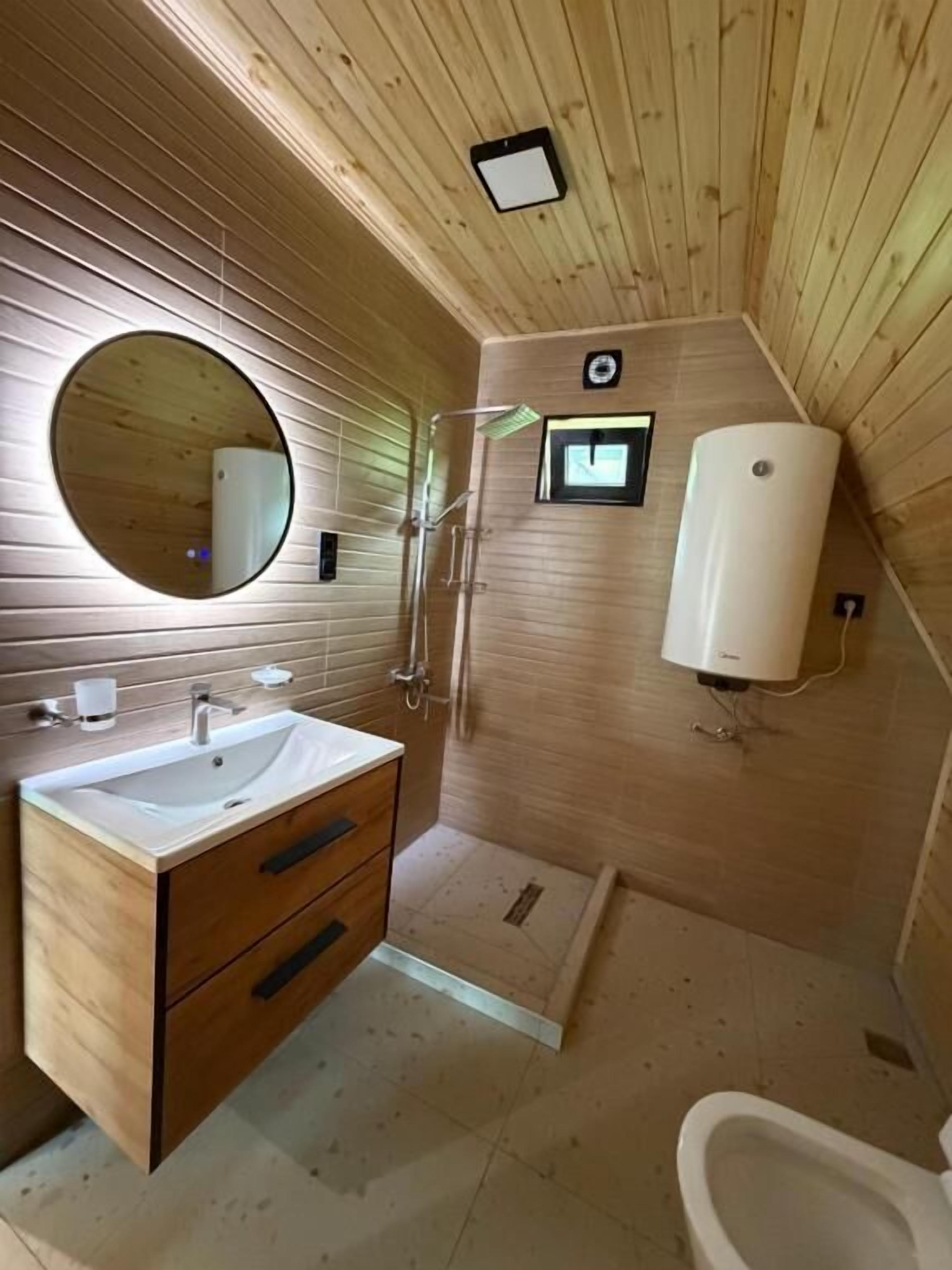 Casa de campo, Terraza | Baño | Regadera, secadora de cabello, toallas, jabón 
