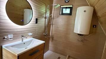 Casa de campo, Terraza | Baño | Regadera, secadora de cabello, toallas, jabón