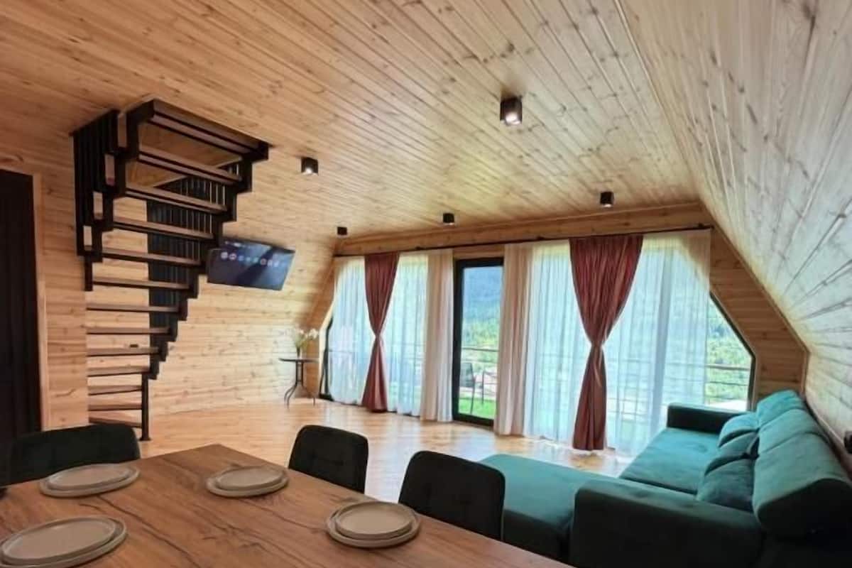 Cottage, Balcony, Mountain View | Living area