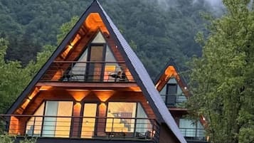 Cottage, Balcony, Mountain View | Exterior