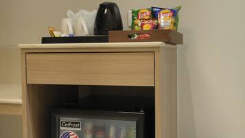 Executive Room | Bathroom | Shower, free toiletries, slippers, towels
