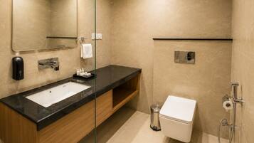 Twin Room | Bathroom | Shower, free toiletries, slippers, towels