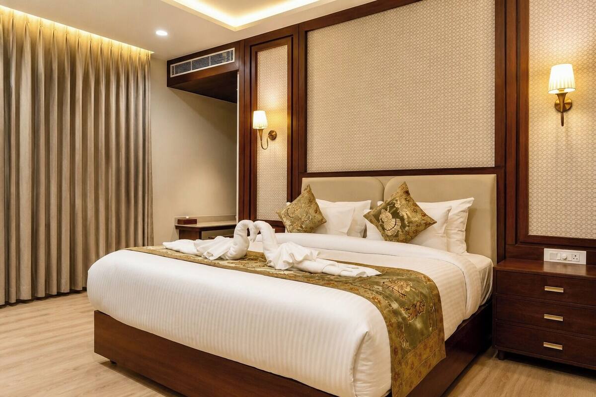 Presidential Suite | Minibar, in-room safe, desk, laptop workspace