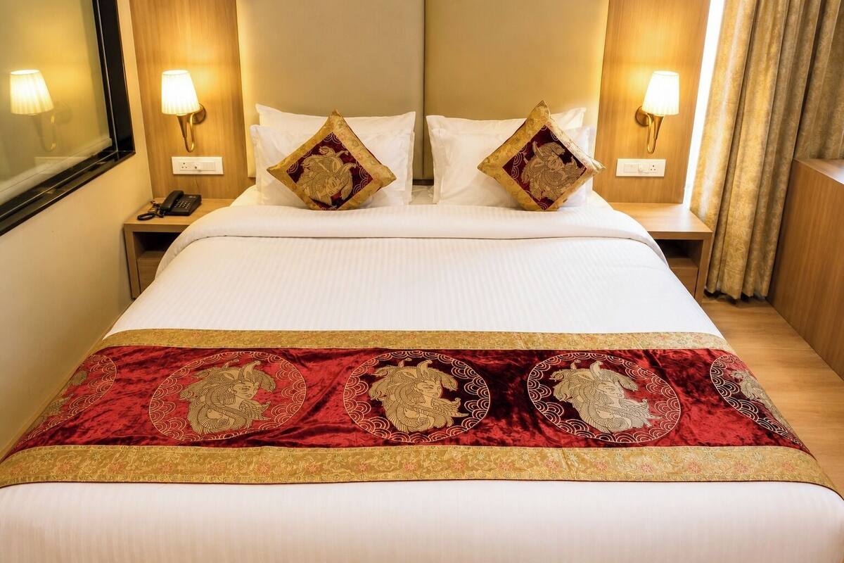 Family Room, Non Smoking | Minibar, in-room safe, desk, laptop workspace