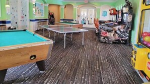 A pool table, ping pong table, arcade games, and a billiards room in a hotel. - Beautiful 2-bedroom condo in a serene gated community with refreshing AC (Kissimmee)