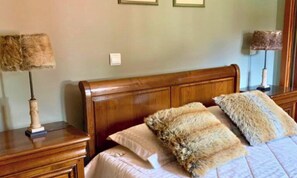 Room - Vrbo Property (Cepões)