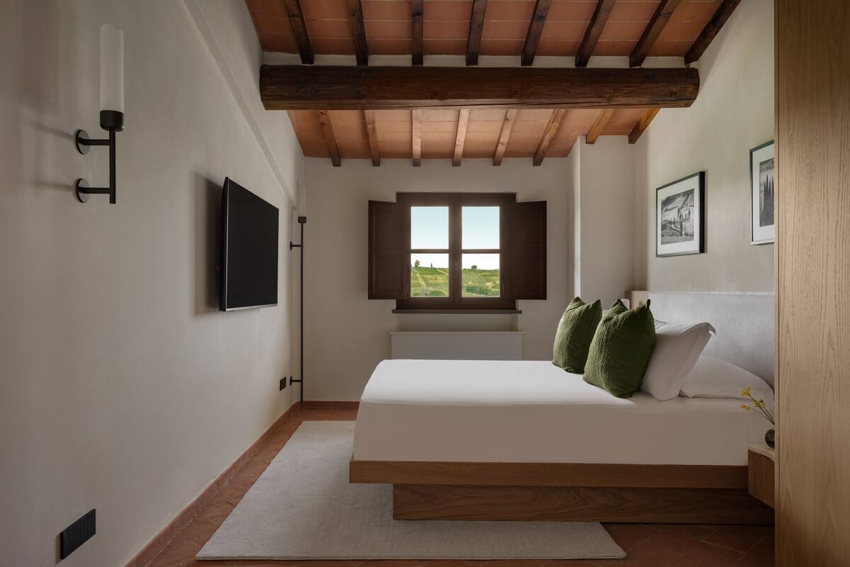 Luxury Suite, Hill View