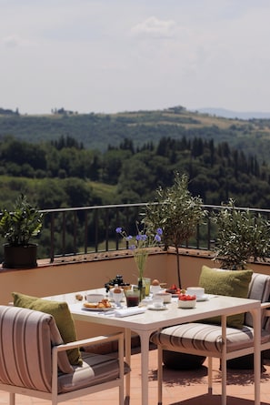 Outdoor dining - The Podere Wine Resort Chianti (Barberino Tavarnelle)