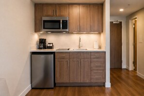 Private kitchen - Relaxing 1BR Toronto Stay Near Nightlife & Attractions (Toronto)