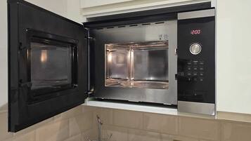 Apartment, City View | Microwave
