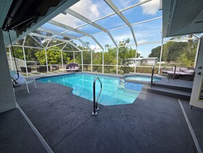 Pool - Serene 3-bedroom house with AC in charming Sarasota (Sarasota)