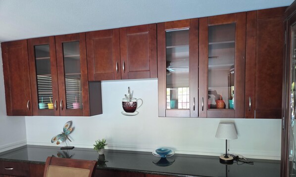 Interior - Serene 3-bedroom house with AC in charming Sarasota (Sarasota)