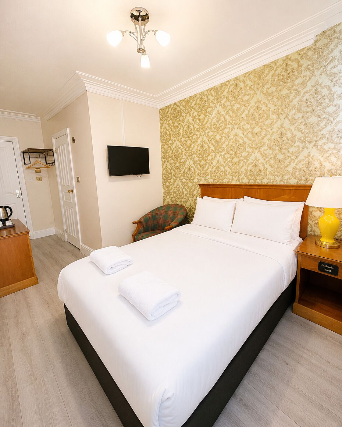 Comfort Double Room | Iron/ironing board (on request), WiFi (free)