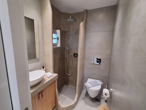 Shower, towels - Holiday Home 'Mykonos Serenity 1' with Shared Pool, Wi-Fi and Air Conditioning (Mykonos)