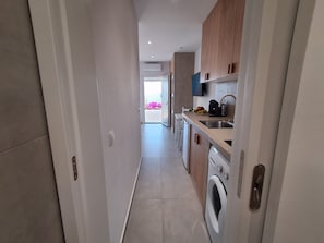 Coffee/tea maker, fridge, stovetop, electric kettle - Holiday Home 'Mykonos Serenity 1' with Shared Pool, Wi-Fi and Air Conditioning (Mykonos)