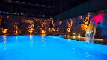 Seasonal outdoor pool