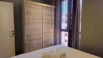 Family Apartment, 2 Bedrooms, Non Smoking, Sea View | Desk, laptop workspace, free WiFi