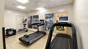A gym with treadmills, elliptical machines, and a stationary bike. - Bloomfields Studio in Manchester Tower (Dubai)