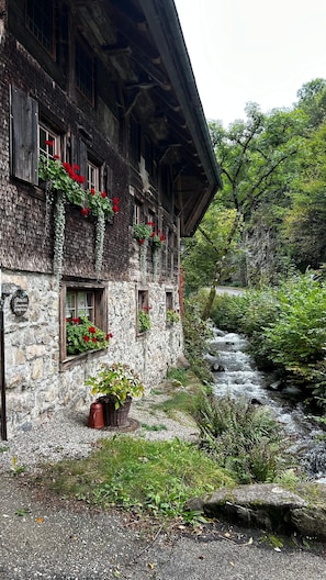 Property grounds - Apartment Haus 's Donisls with Private Terrace, Garden and Wi-Fi (Münstertal)