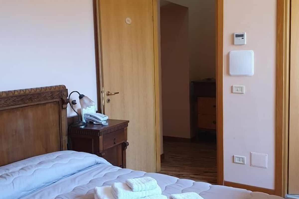 Standard Double or Twin Room | WiFi (free)