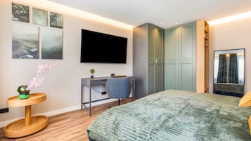 Iron/ironing board, WiFi, bed sheets