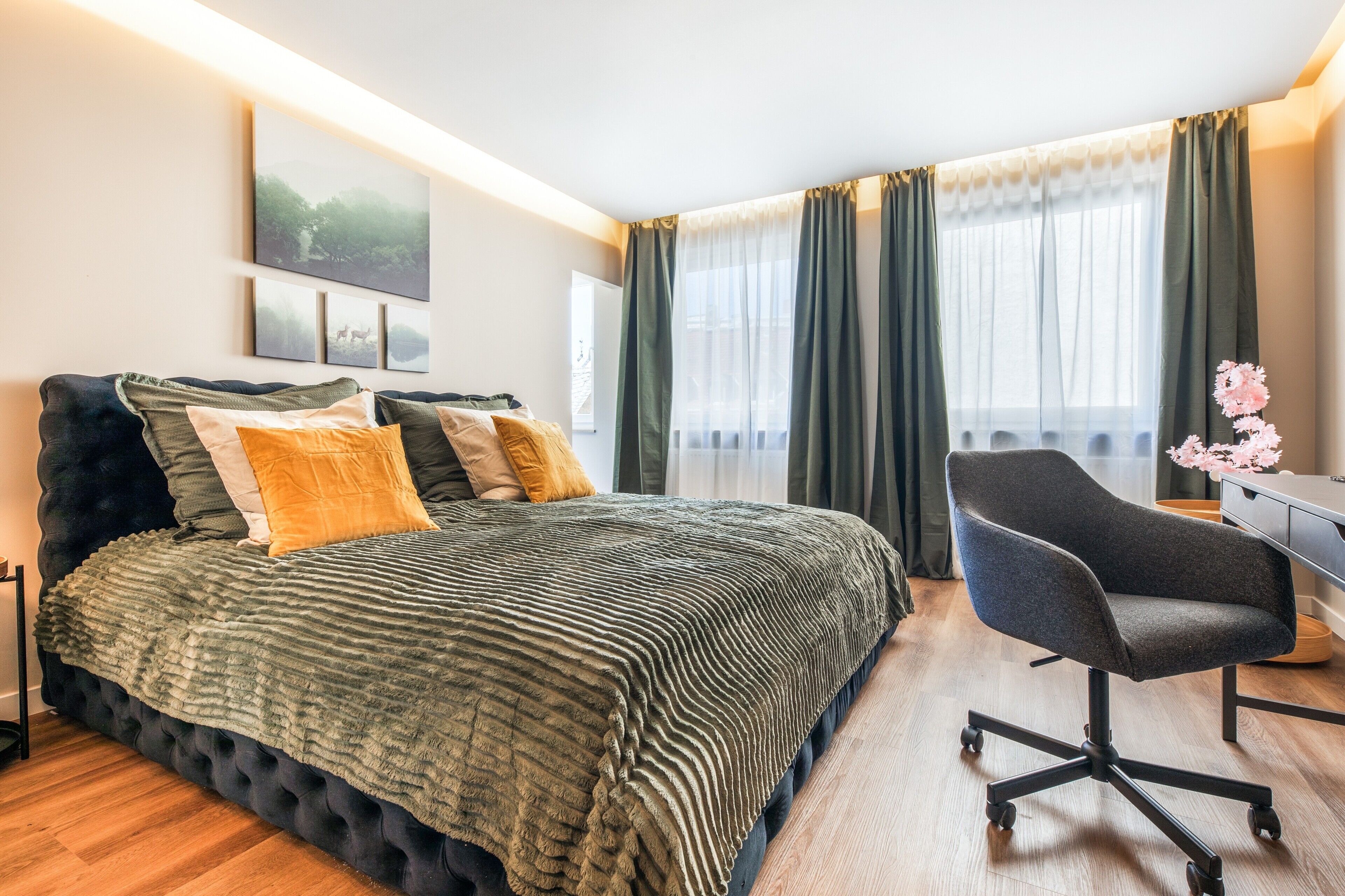 Iron/ironing board, WiFi, bed sheets