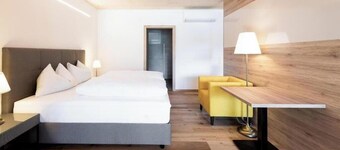 Seewirt Apartments: 2-Bedroom Apartment with Shower