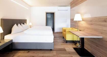 Seewirt Apartments: 2-Bedroom Apartment with Shower