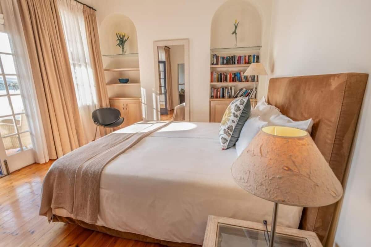 In-room safe, iron/ironing board, free WiFi