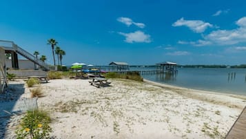 Accommodatie ligt op het strand, kajakken, vissen