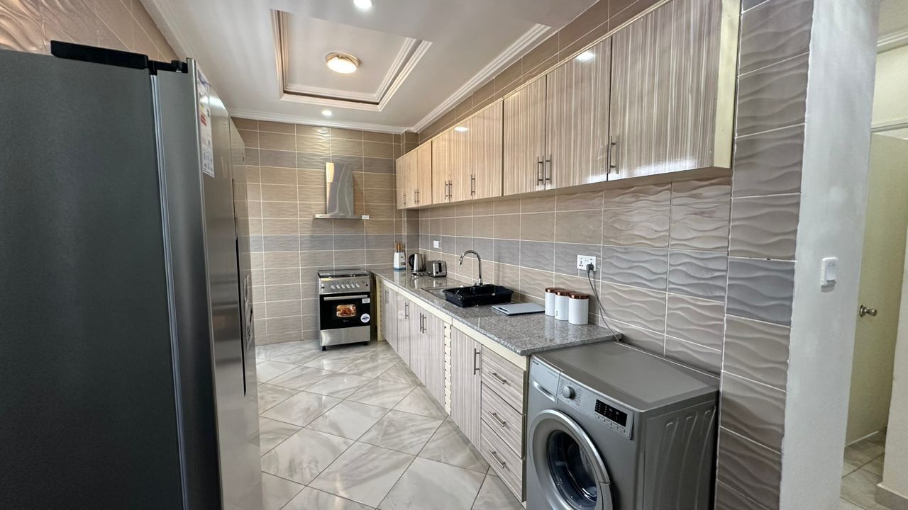 Refrigerador con freezer, microondas, horno, placa de cocina