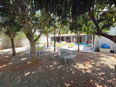 Chácara Leos, peaceful countryside setting, close to the city.
