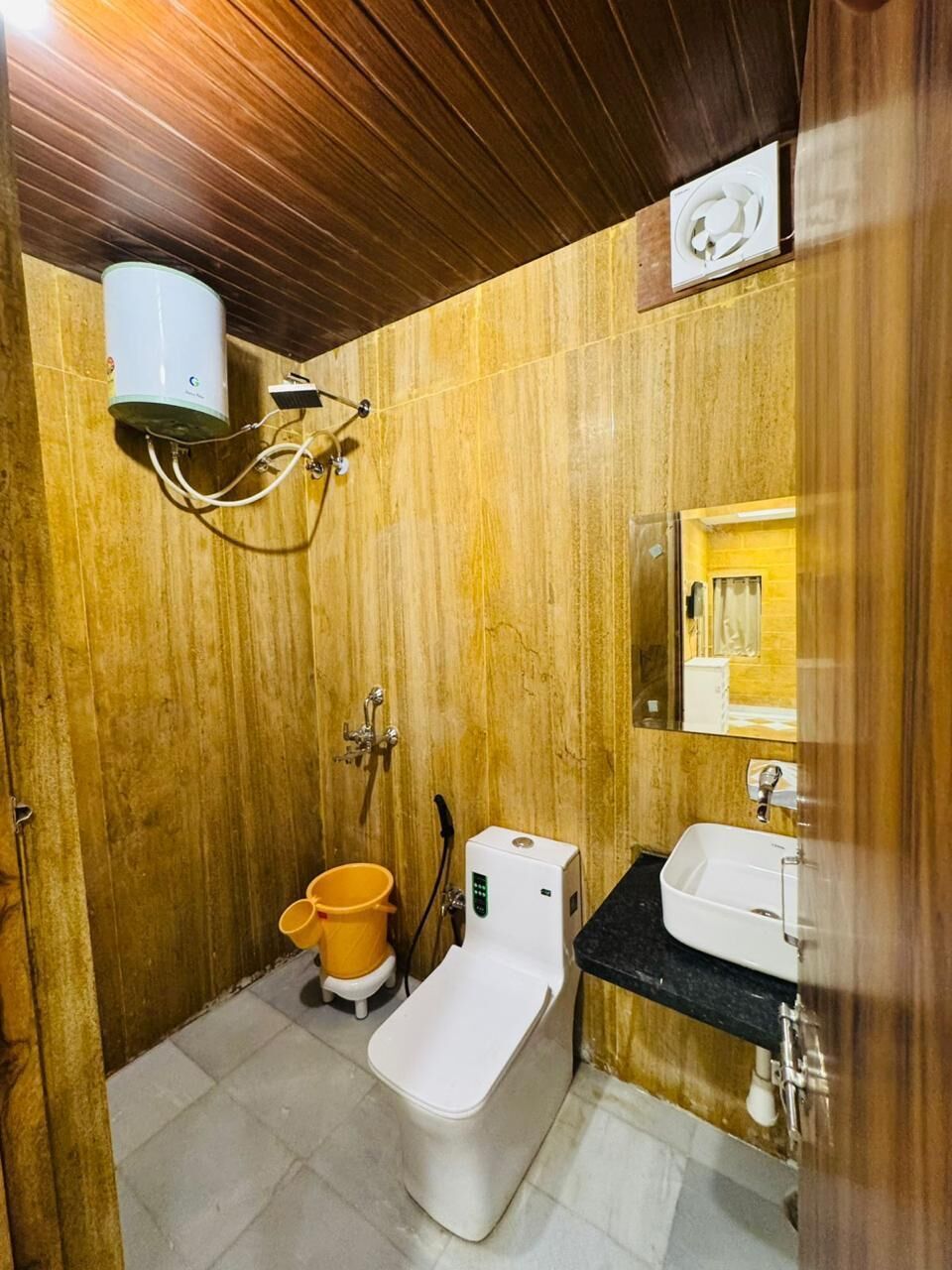 Deluxe Room | Bathroom