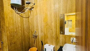 Deluxe Room | Bathroom