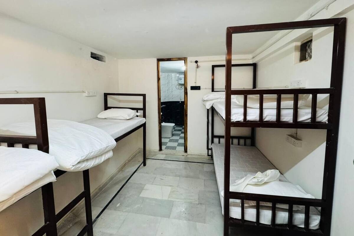Huone (Dormitory Non AC) | Ilmainen Wi-Fi