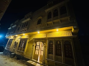 Fachada de la propiedad