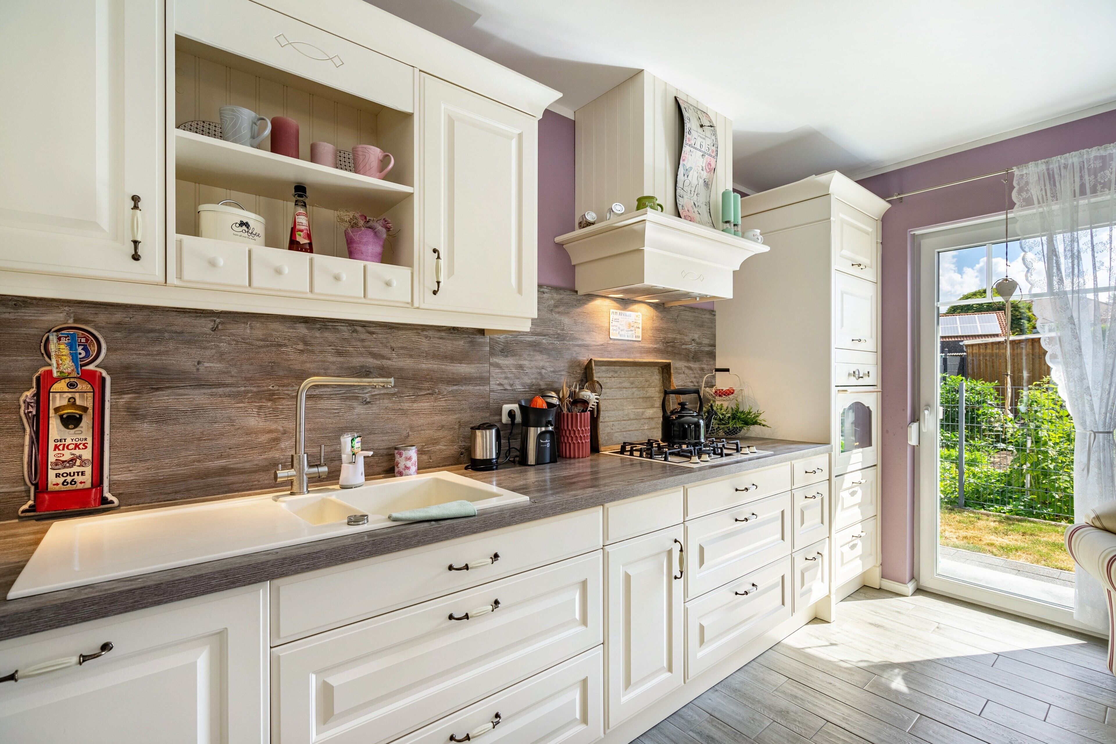 Coffee/tea maker, fridge, microwave, oven