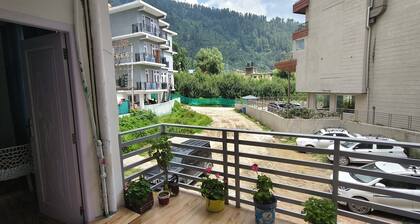 Enjoyable 8-bedroom apartment in charming Manali for your stay