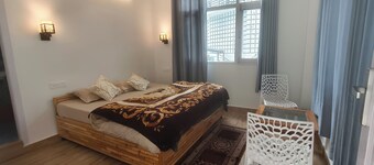 Enjoyable 8-bedroom apartment in charming Manali for your stay